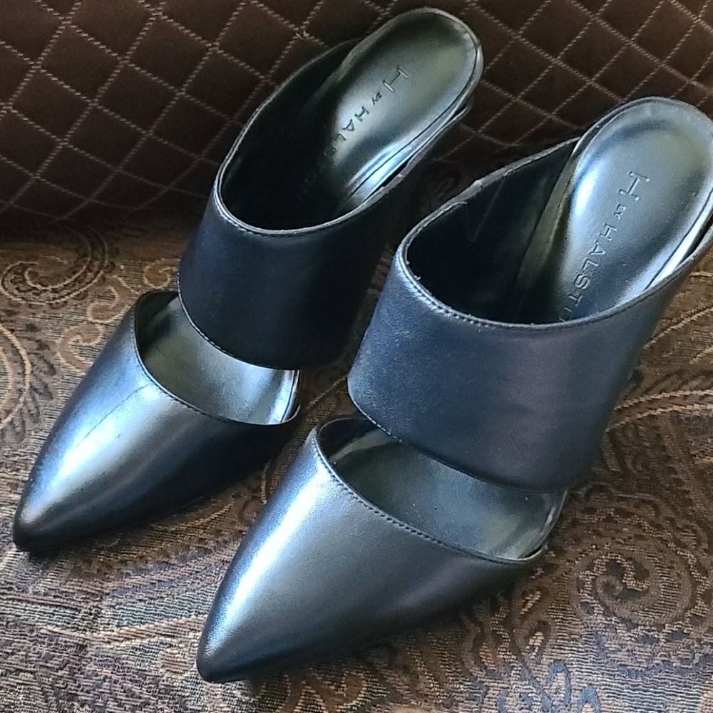 H by Halston Scarlett, size 9